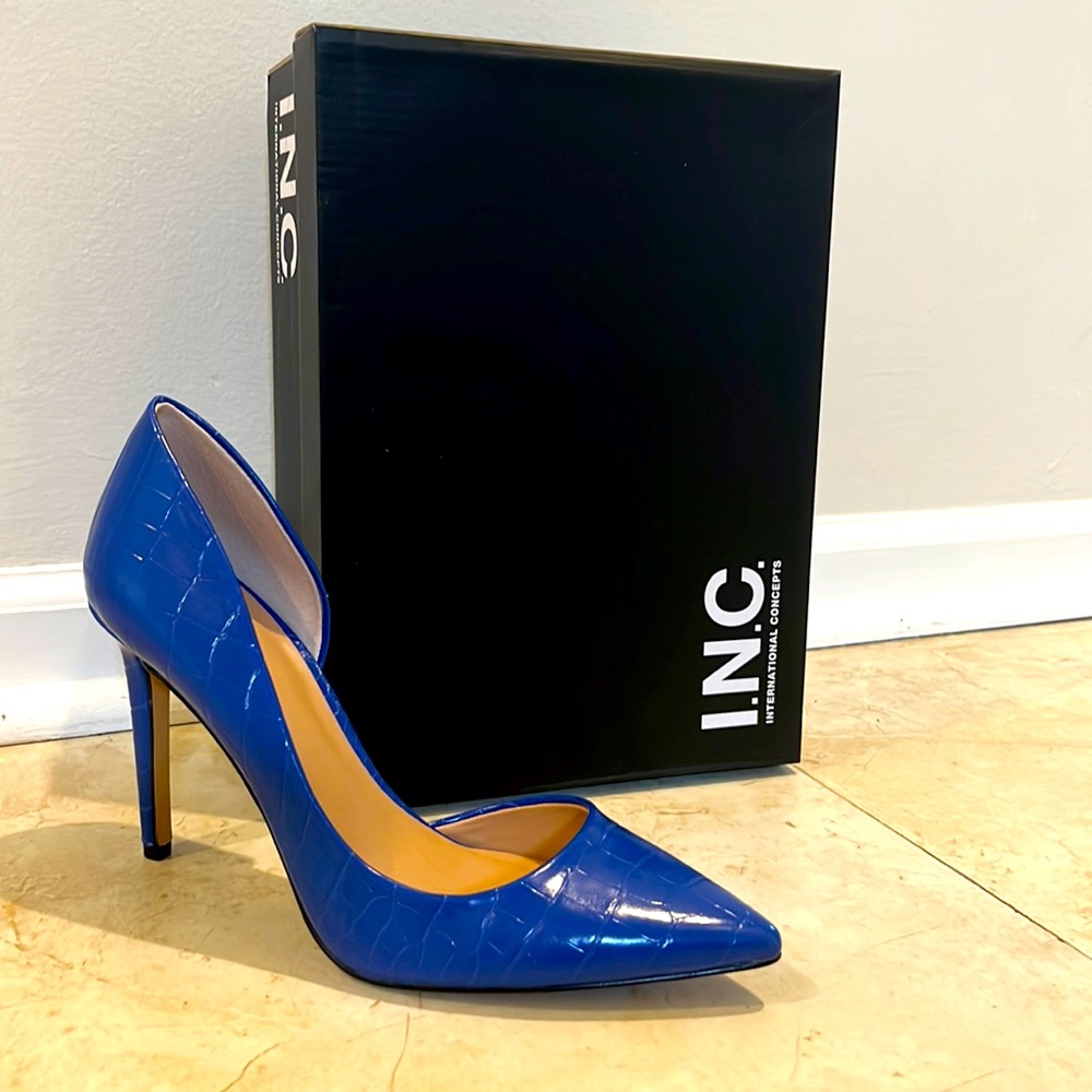 I.N.C. Blue Croc Pump